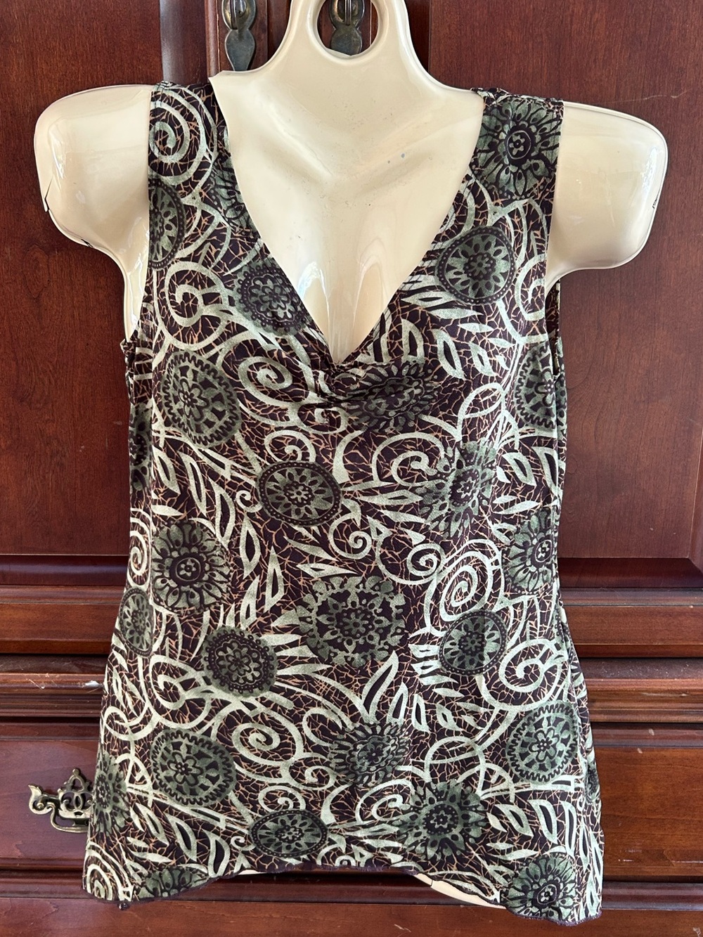 Sleeveless V-Neck Floral Swirl Top in Brown and Cream